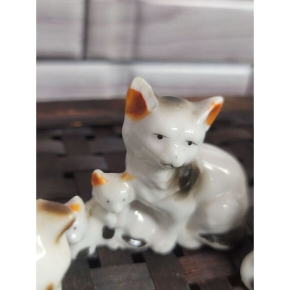 Lot of Small Porcelain Cats and Kittens #A56 - Picture 6 of 9